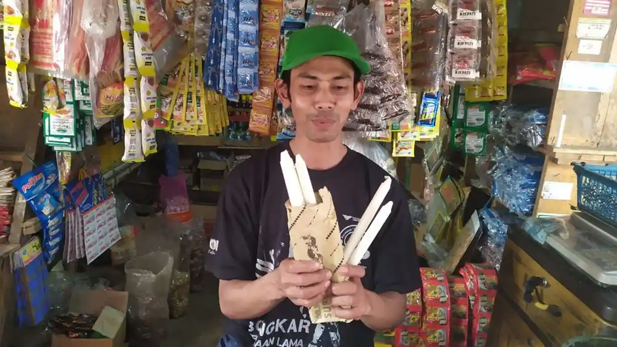 Imbas Pemadaman Listrik, Pedagang di Pasar Cimindi Kehabisan Stok Lilin