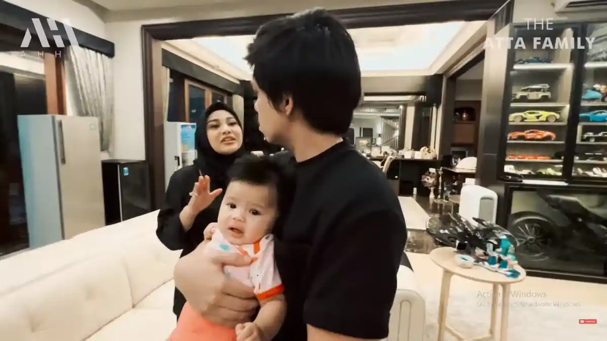 Lihat Krisdayanti Selalu Bela Ameena, Aurel Protes pada Atta, Malah Kena Omel: Nih Papa Cubit!