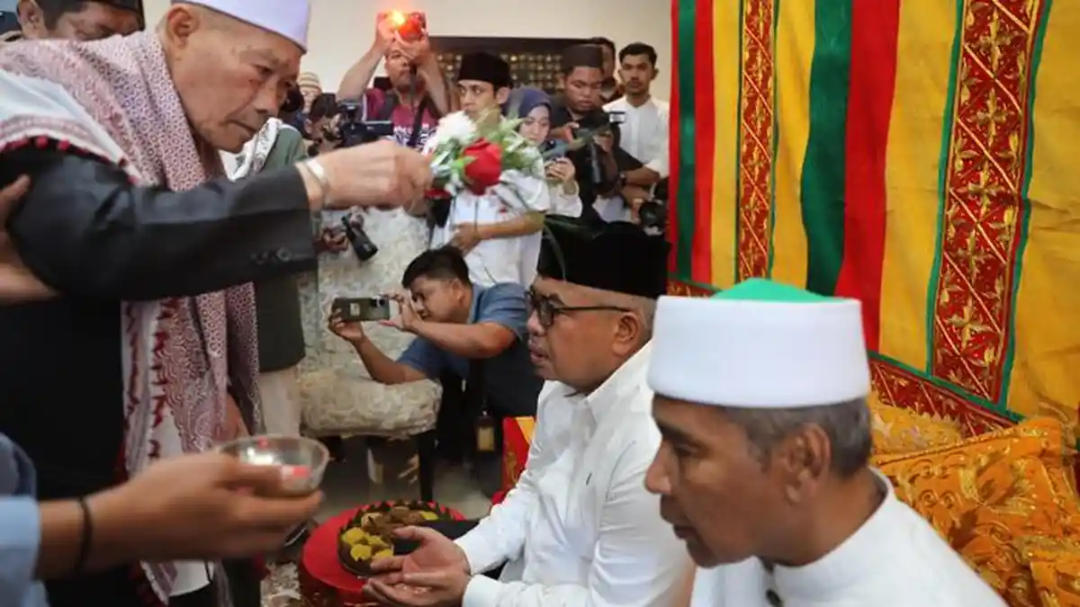 BREAKING NEWS - Bustami-Tu Sop Dipeusijuk oleh Tiga Ulama Jelang Pendaftaran ke KIP Aceh