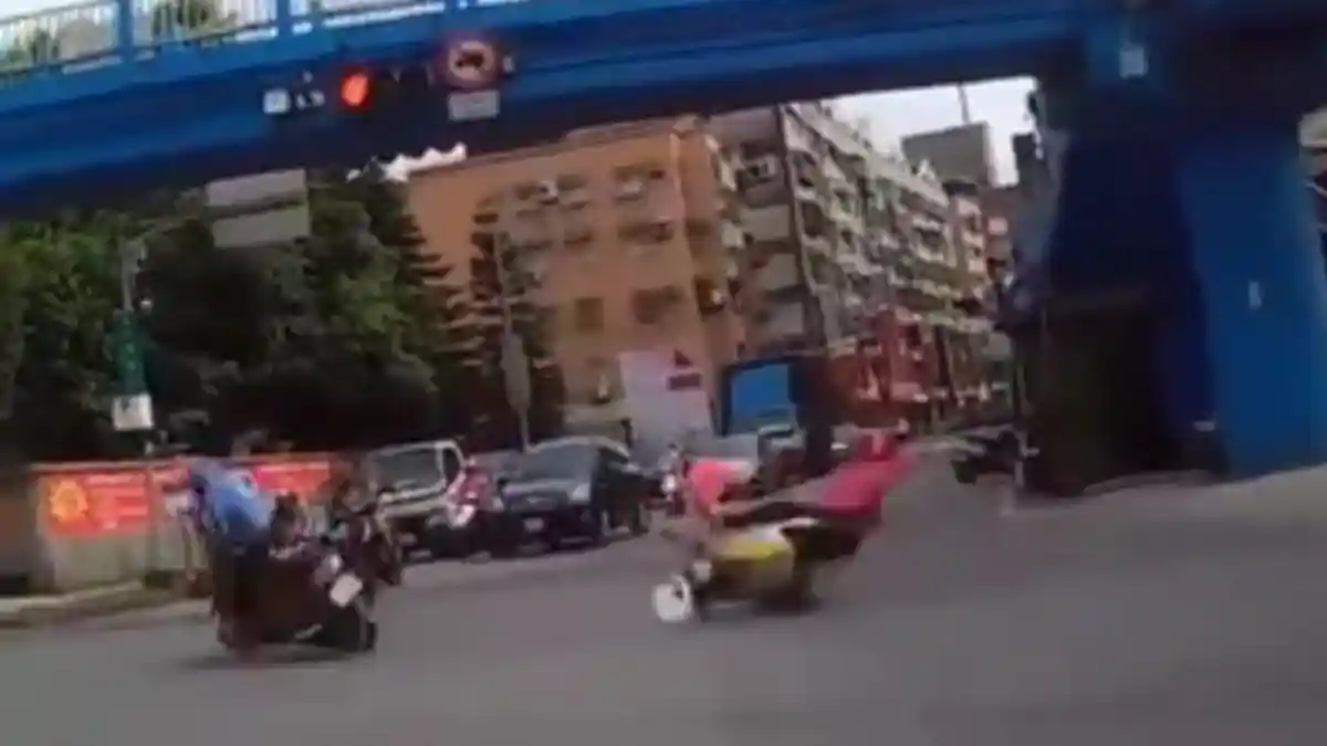VIDEO – Ini Alasanya Kenapa Harus Berhenti di Lampu Merah