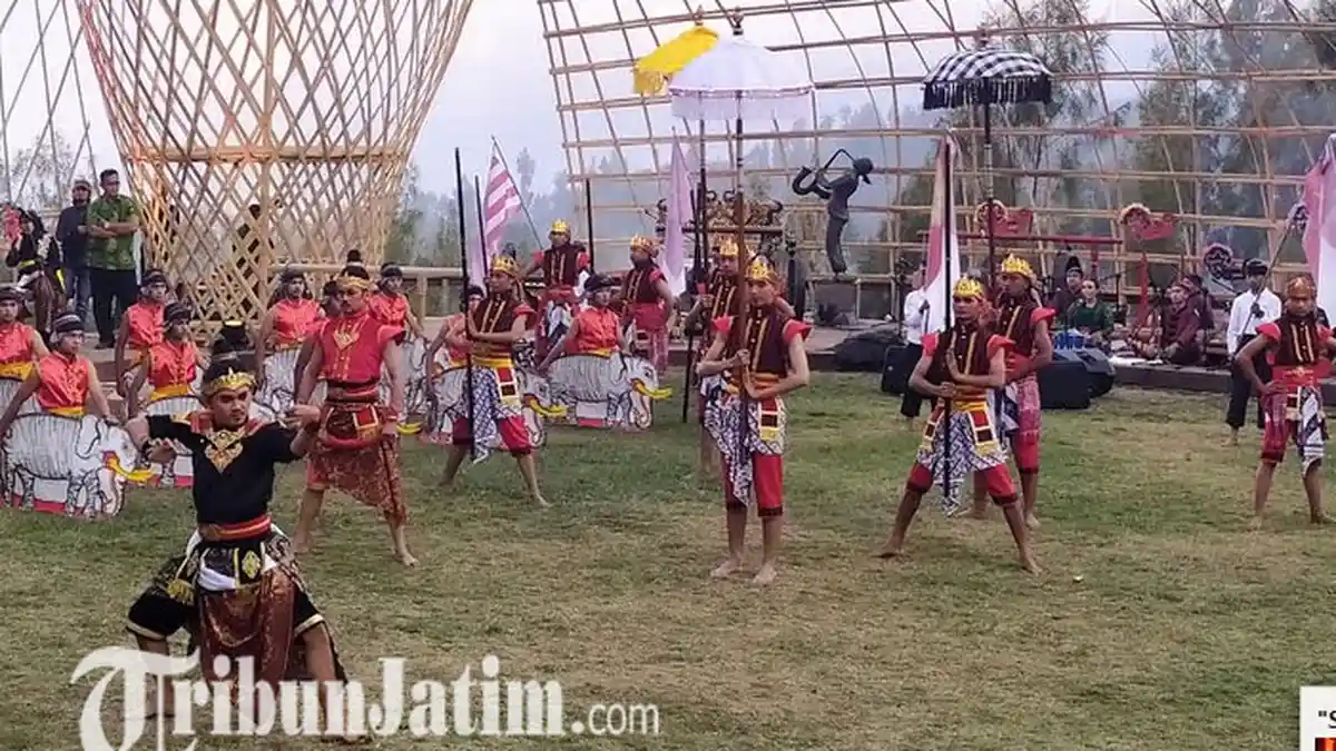 Angkat Kesenian Jathilan untuk Tarik Wisatawan Lebih Betah Berwisata di Bromo