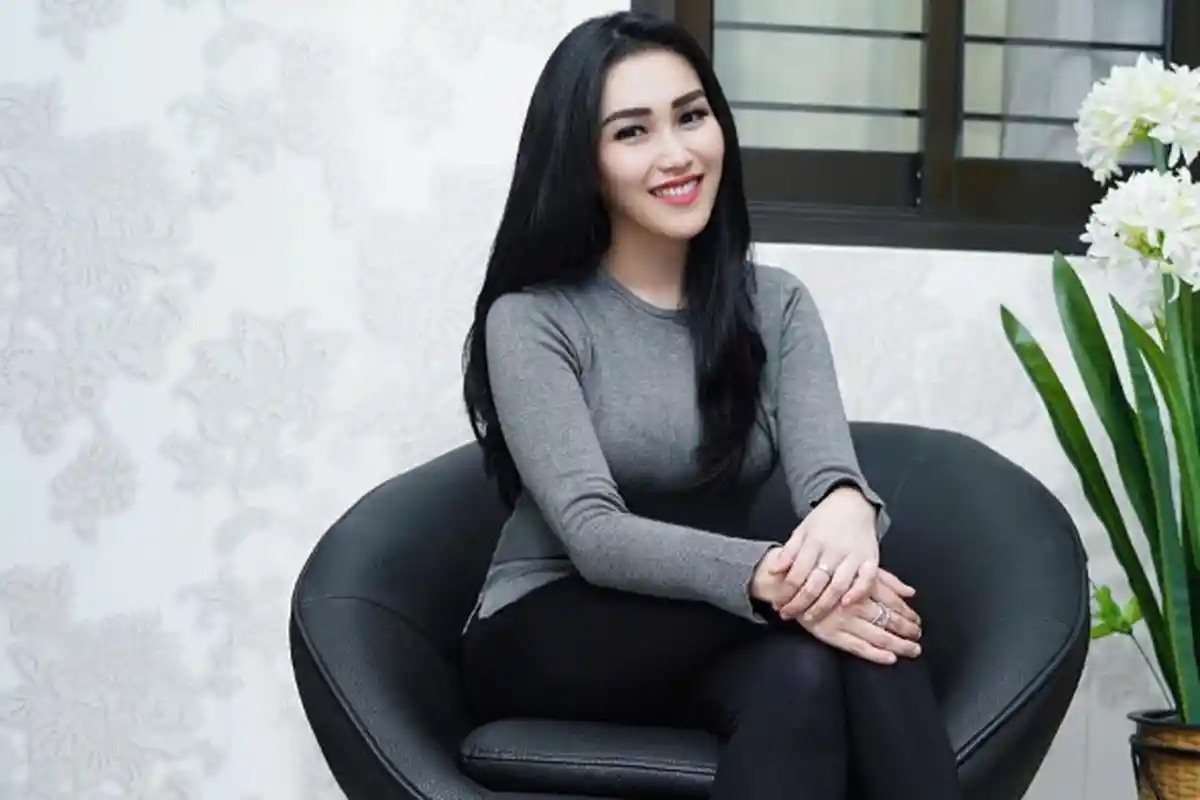 Rumahnya Dilempari Pembalut dan Celana Dalam Bekas, Ayu Ting Ting: Nggak Ada yang Neror