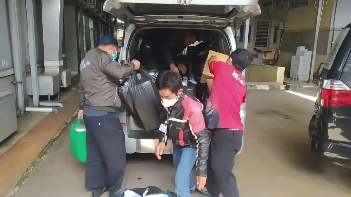 Ratusan Kantung Jenazah dan Kain Kafan Dikirim RSUD Cibabat untuk Korban Gempa Cianjur