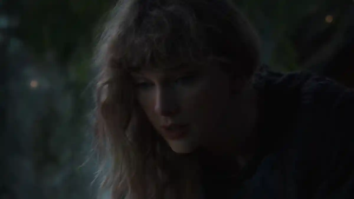 Lirik Lagu dan Chord Gitar Willow - Taylor Swift: The More That You Say, The Less I Know