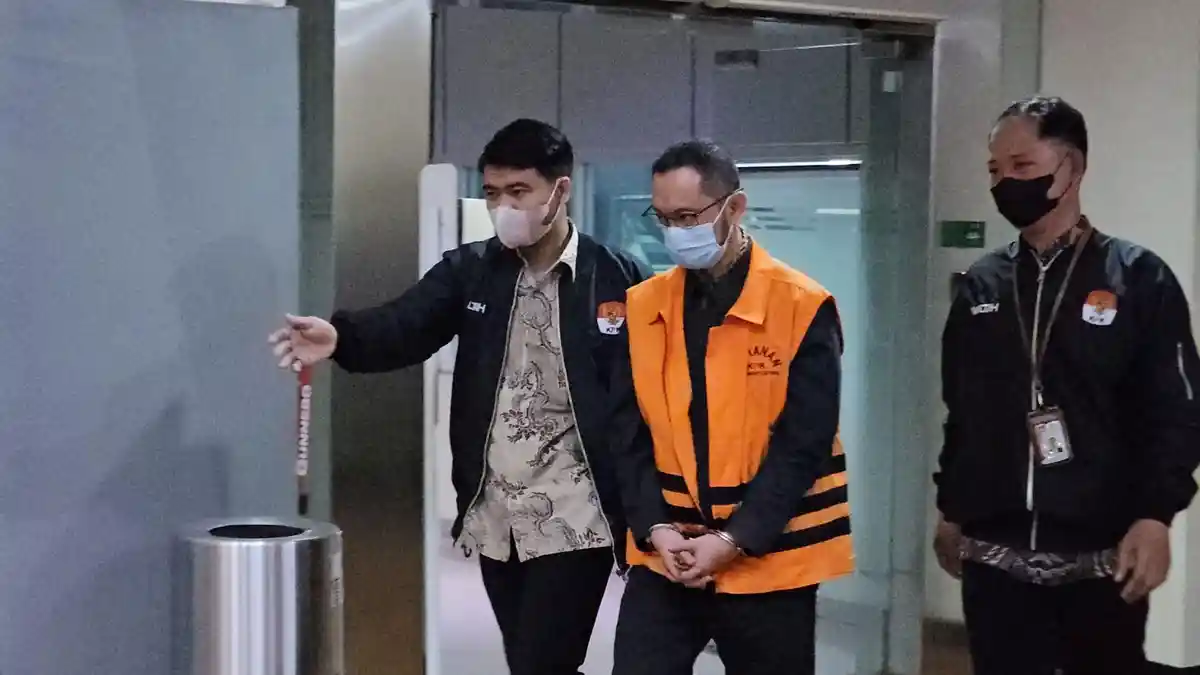 BREAKING NEWS: KPK Tahan Eks Kepala Bea Cukai Makassar Andhi Pramono