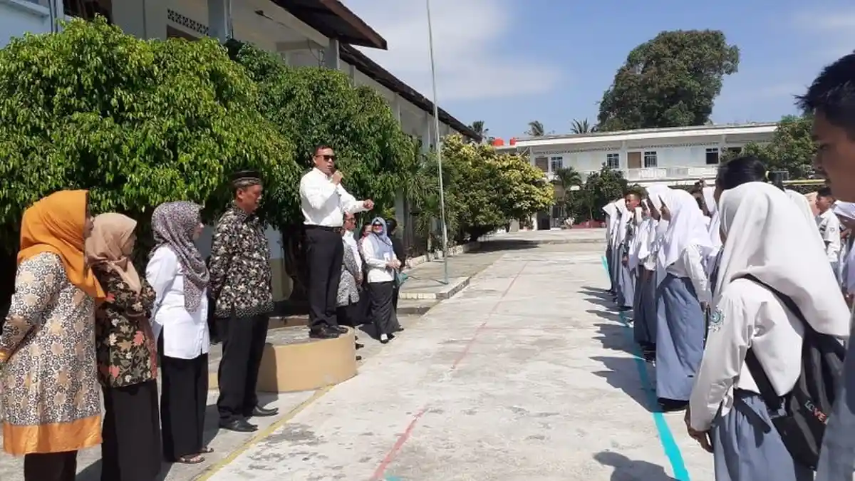 Kadisdik Kepri Monitoring UN SMK di Tanjungpinang dan Karimun
