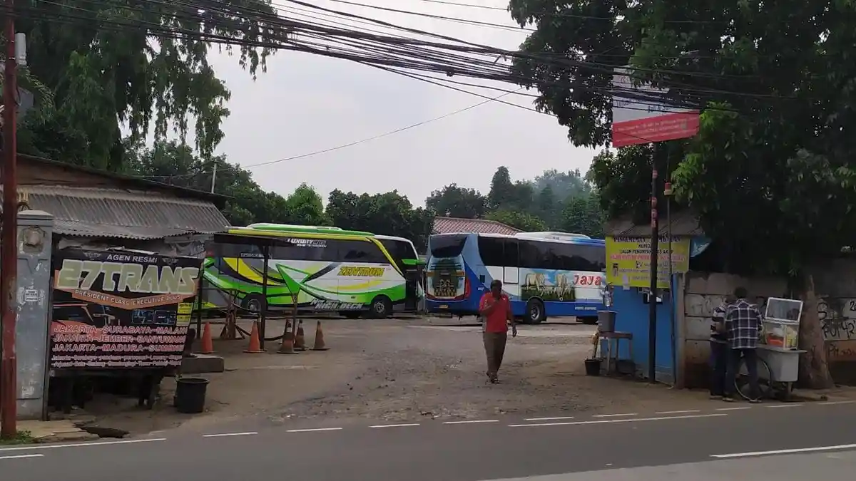 Belum Juga Ditertibkan, Pengamat Duga Ada Pembiaran Beroperasinya Terminal Ilegal Pondok Pinang