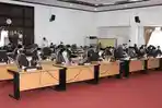 rapat-paripurna-menyepakati-raperda-perubahan-apbd-hss-2020-menjadi-pe.jpg