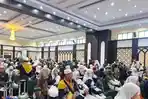 Suasana-kedatangan-jemaah-haji-kloter-6-Debarkasi-Makassar-di-Aula-Arafahki.jpg