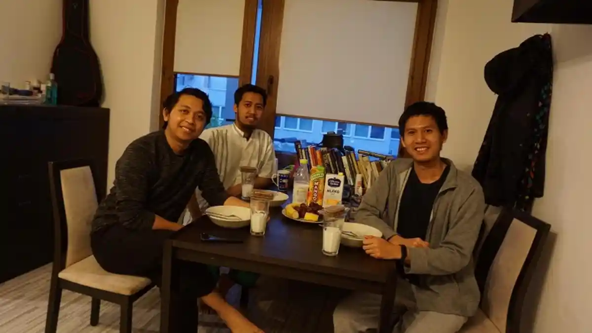 Tiga Tahun Jalani Ramadan di Polandia, Effsal Rindu Masakan Pedas Berbuka Buatan Ibu