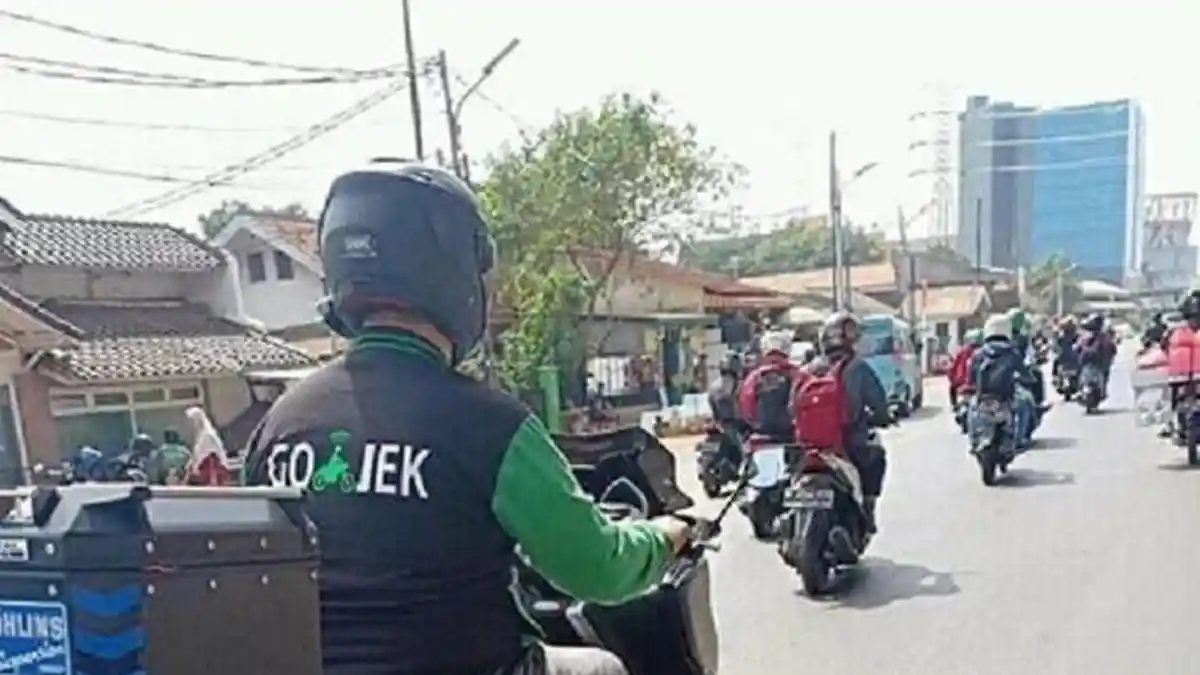 Driver GO-JEK Tercyduk 'Narik' Pakai Motor Mewah Yamaha TMAX DX