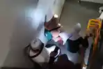 Proses-evakuasi-jemaah-haji-Indonesia-melalui-tangga-darurat-ketika-insiden-kebakaran.jpg