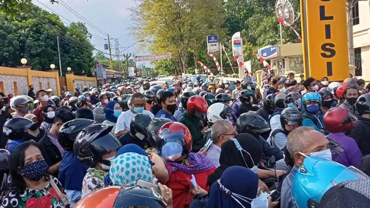 Warganet Kecewa, Viral Vaksinasi di Polresta Banyumas, Justru Menimbulkan Kerumunan