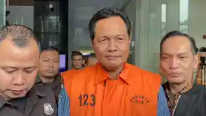 Bupati-Muara-Enim-Edison-memakai-rompi-tahanan-Komisi-Pemberantasan-Korupsi-KPK.jpg