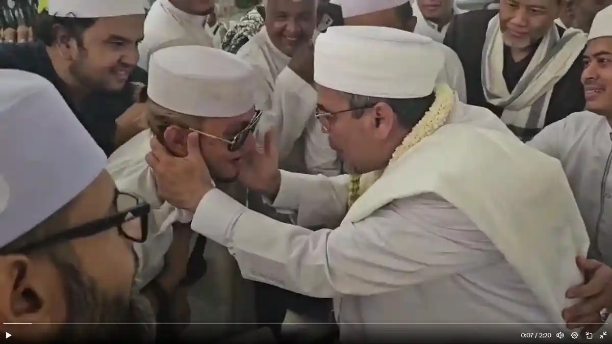 Momen Habib Bahar Hadiri Pernikahan Habib Rizieq, Senyumnya Merekah ...