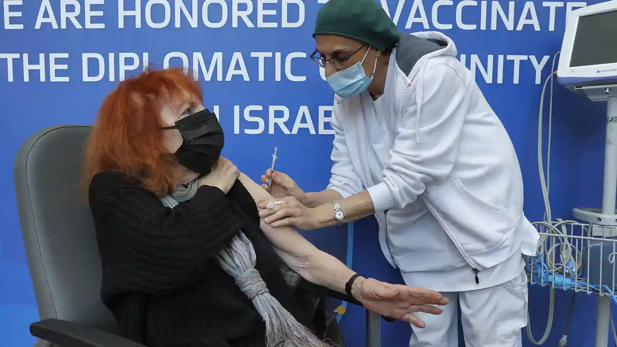 Hasil Studi Vaksin Covid-19 Dosis Keempat di Israel: Antibodi Melonjak 5 Kali Lipat