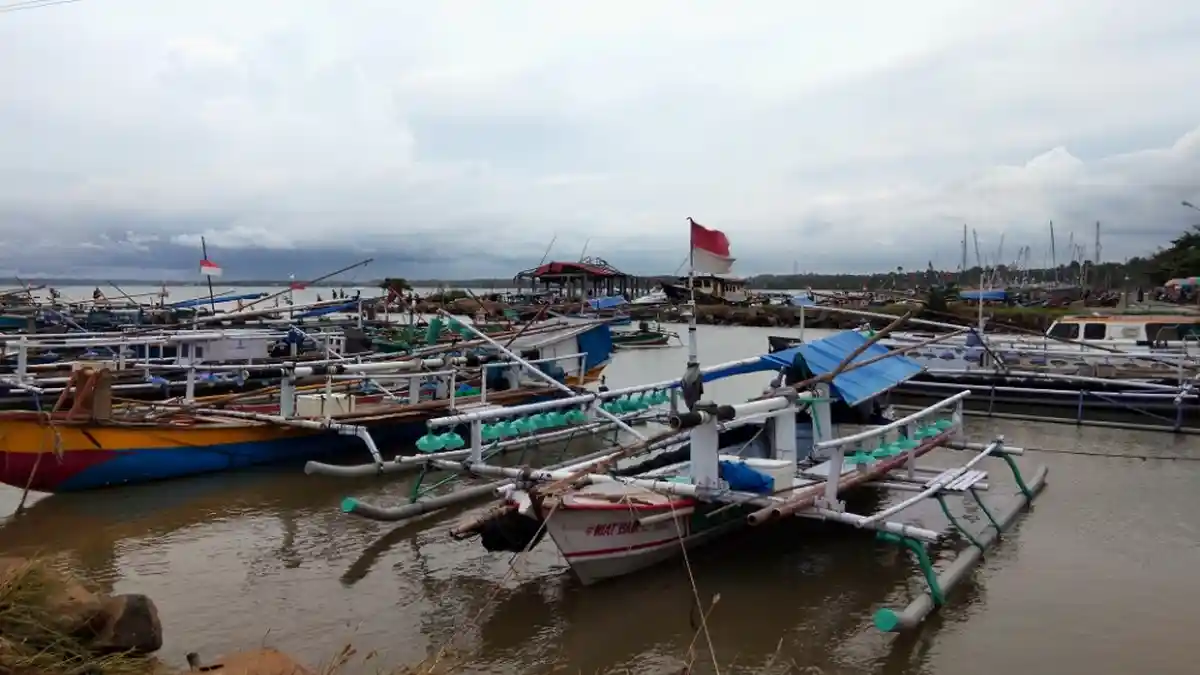 Banjir Rob dan Gelombang Tinggi, Nelayan di Lampung Selatan Diminta Tak Melaut dan Waspada