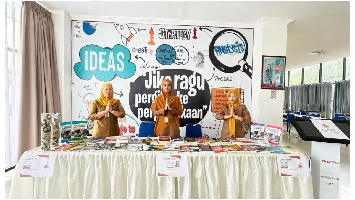 Peringati Hakordia, Disperpus Parepare Gelar Lapak Buku Bertema Korupsi