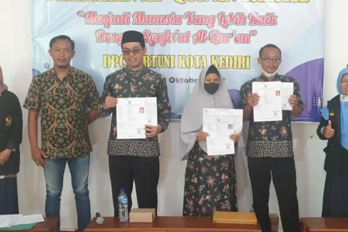 Lewat Program Incip Duren, Pemkot Kediri Serahkan Dokumen Adminduk Untuk Disabilitas