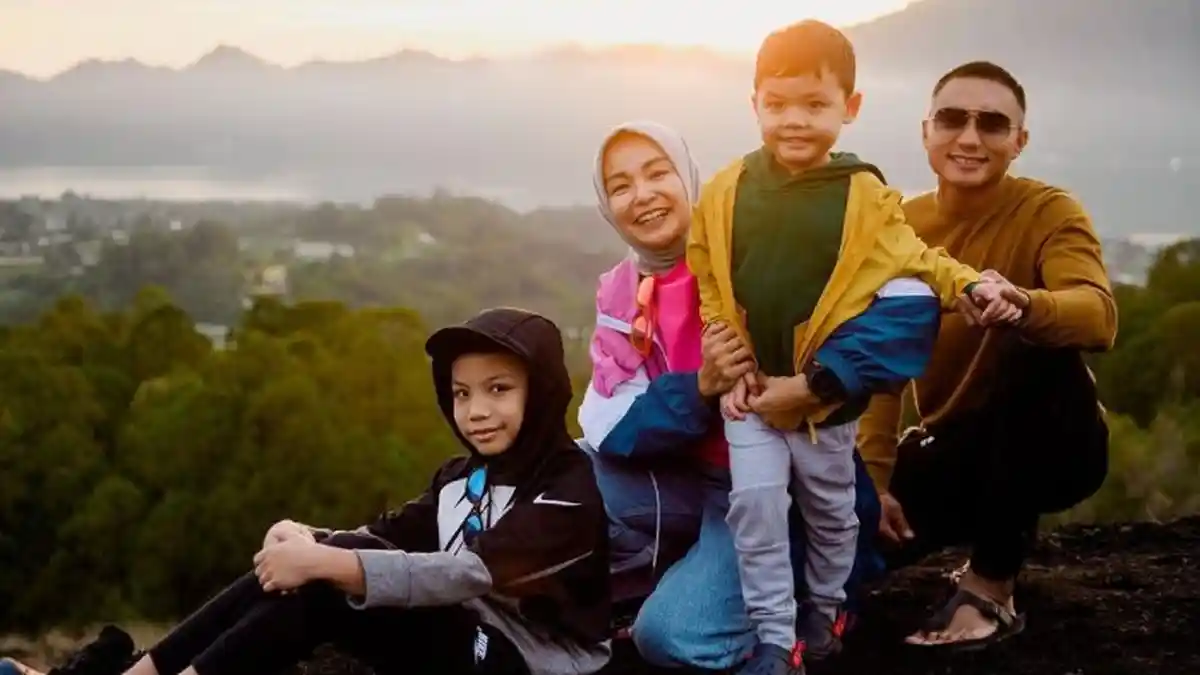 Artis Tionghoa Ini Putuskan Mualaf, Tobat saat Lihat Ayah Salat Tahajud, Jalankan Hobi Bareng Suami