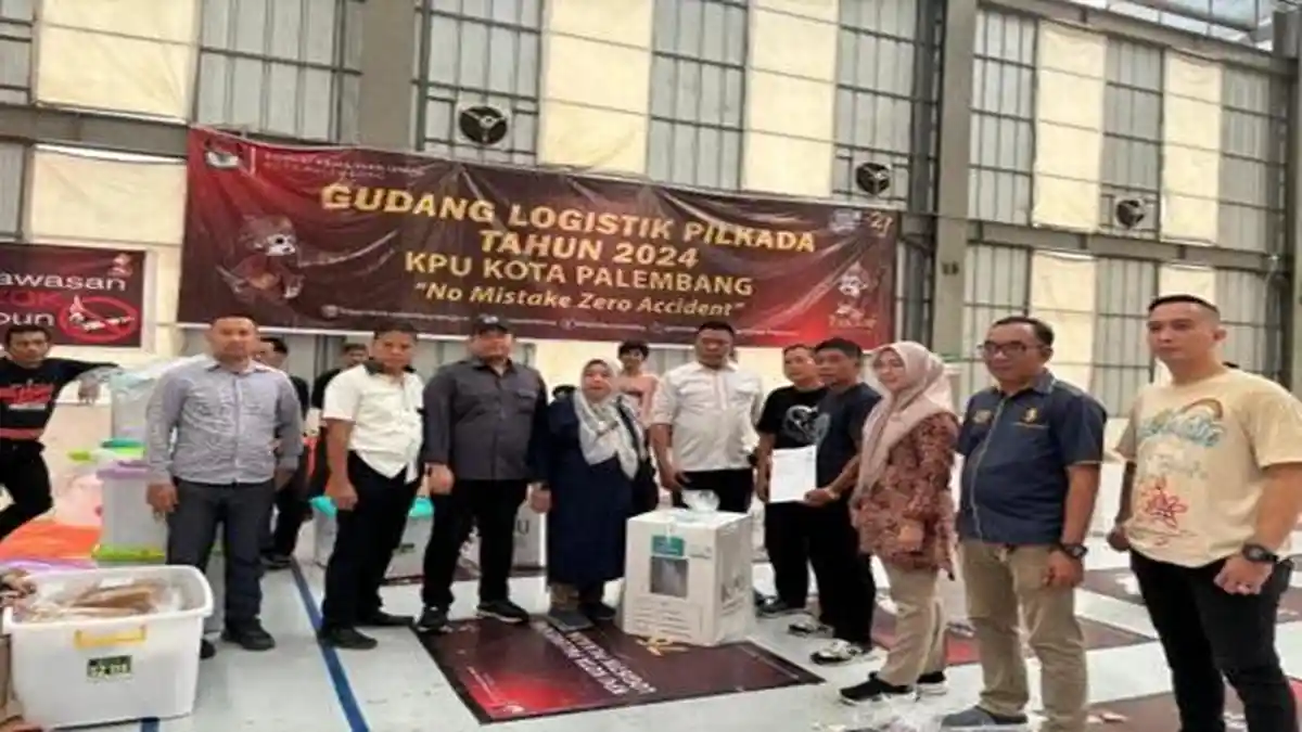 Ketua Bawaslu Palembang Awasi Langsung Proses Perakitan Kotak Suara Jelang Pilkada 2024