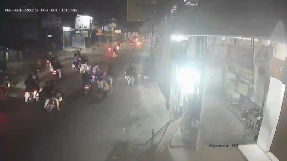Teror Geng Motor di Weru Cirebon, Rumah Rusak Dilempar Batu: Warga Panik, Polisi Selidiki Pelaku