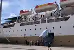 KM-Dorolonda-saat-bersandar-di-dermaga-Pelabuhan-Ahmad-Yani-Ternate.jpg