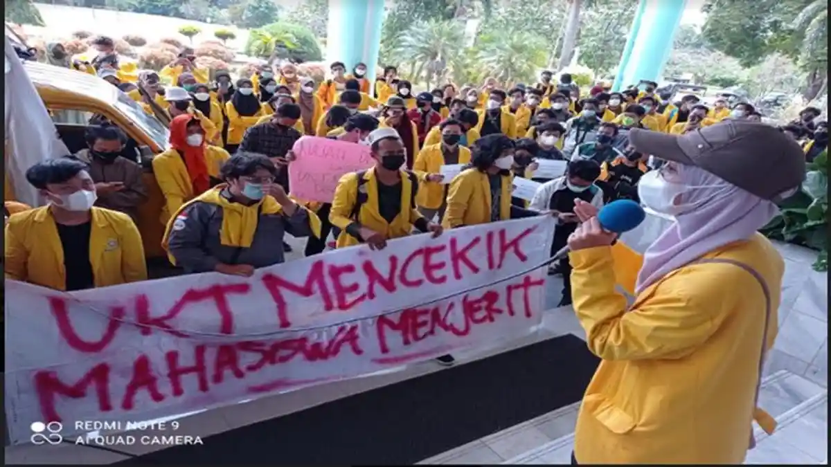 BREAKING NEWS: Demo Ratusan Mahasiswa Unsri, Minta Keringanan Pembayaran UKT