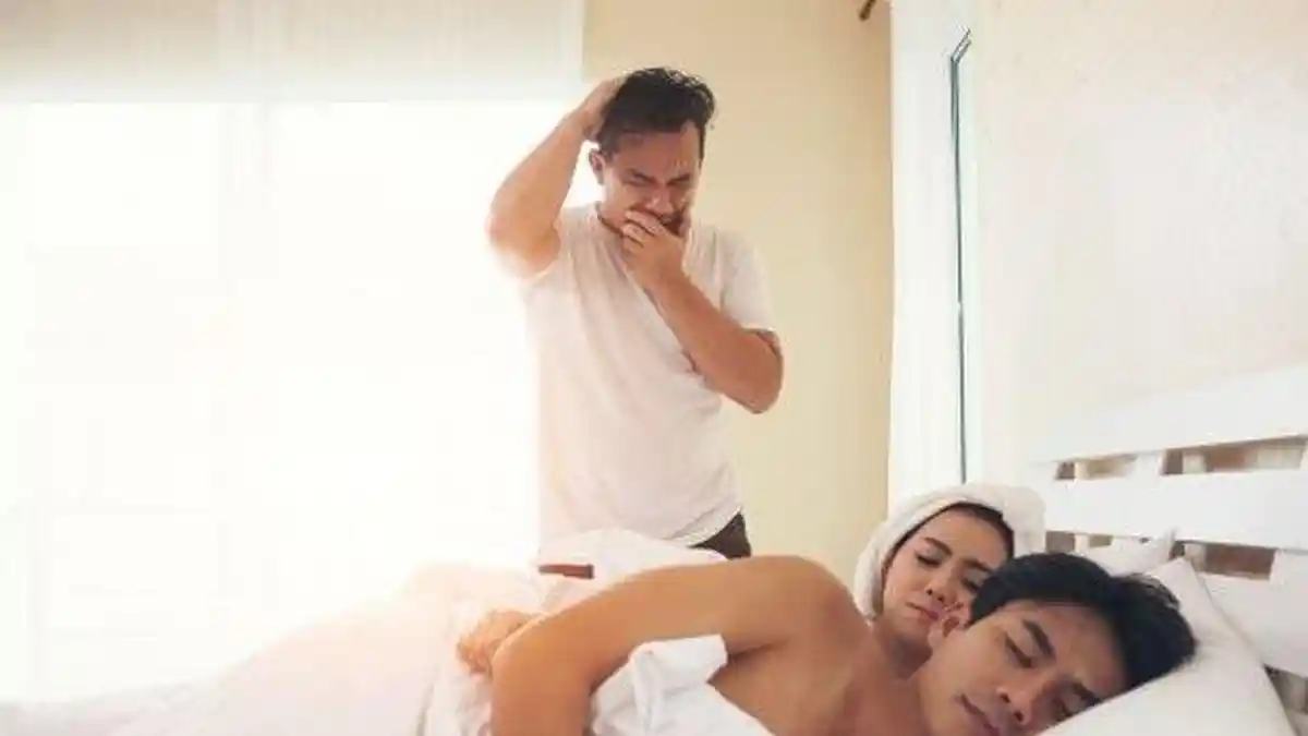 Niat Beri Kejutan, Pria Ini Kaget Malah Pergoki Tunangannya Asyik Bercinta dengan Sepupunya