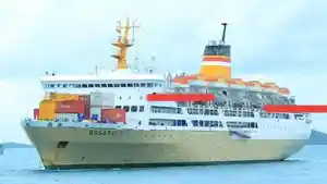 KM-Nggapulu-sedang-berlayar-dari-Surabaya-menuju-Makassar.jpg
