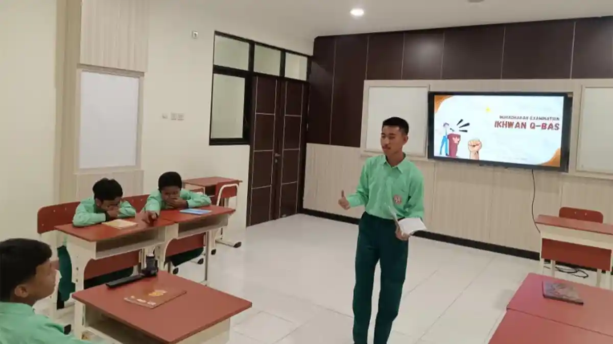 Muhadhoroh Latih Percaya Diri Siswa SMP Quran Global Sains Baitussalam 3 Blitar - Surya.co.id