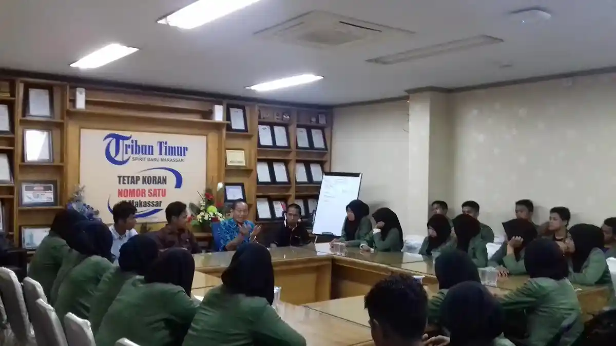 Madrasah Aliyah DDI Lombang-lombang Mamuju Kunjungan ke Tribun