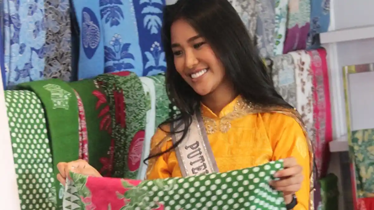 Putri Indonesia Pariwisata Kagumi Batik dan Songket Medan