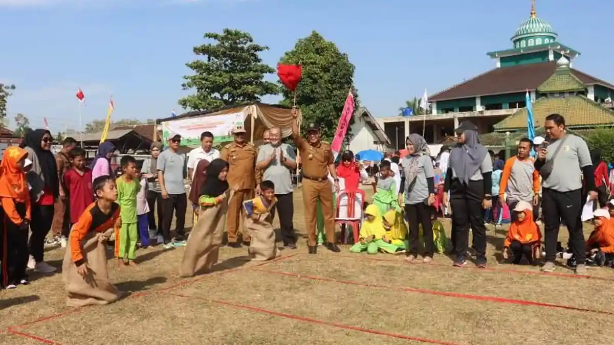 Pemkab Pesawaran Gelar Olahraga Tradisional Tingkat SD