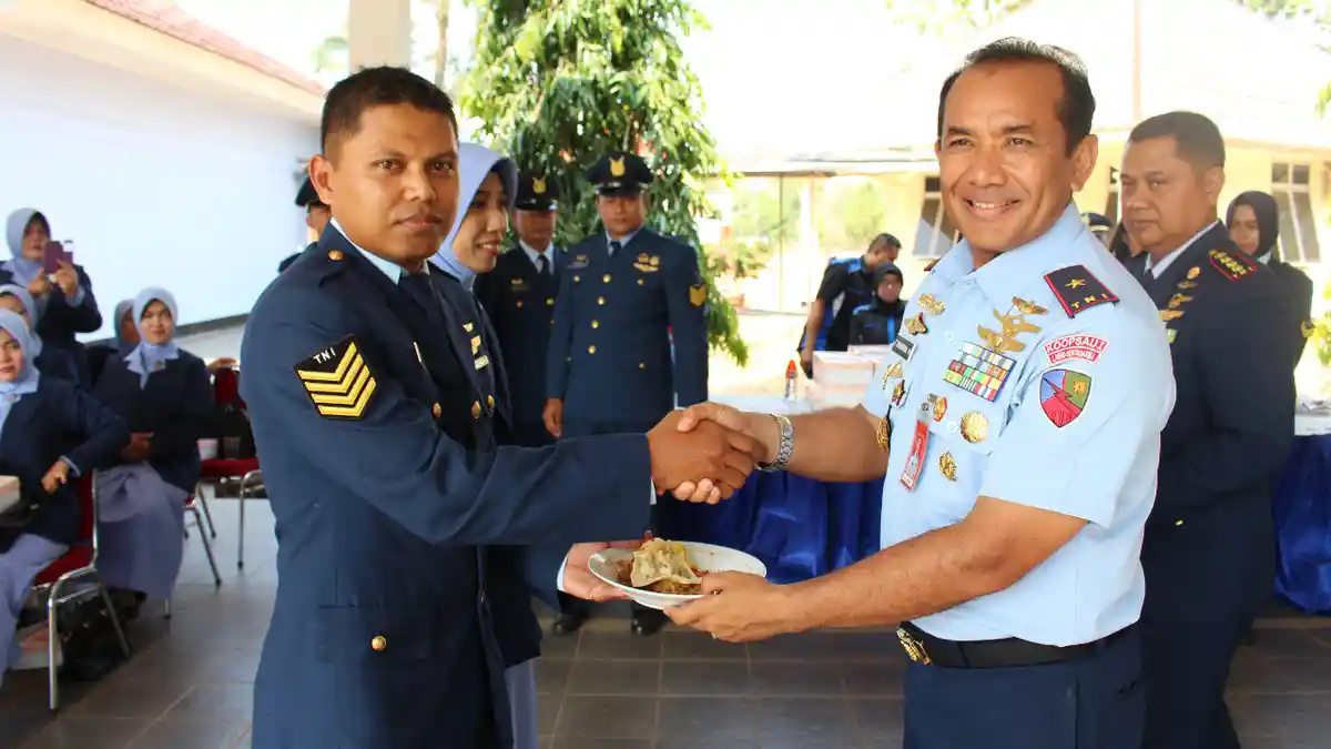 49 Personel Lanud Suryadarma Naik Pangkat, Danlanud: Ada Peran Istri Dukung Karier Suami