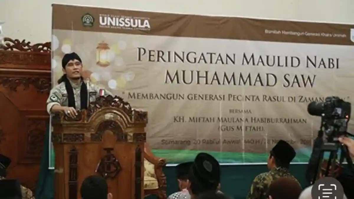 Cek! 7 Fakta Unik Ujian Skripsi Gus Miftah di Semarang