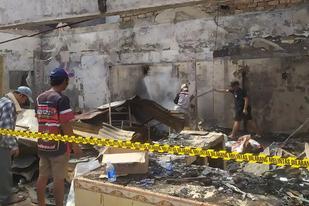 Polisi Ungkap Pemicu Kebakaran Enam Kios di Simpang Bombat Palembang