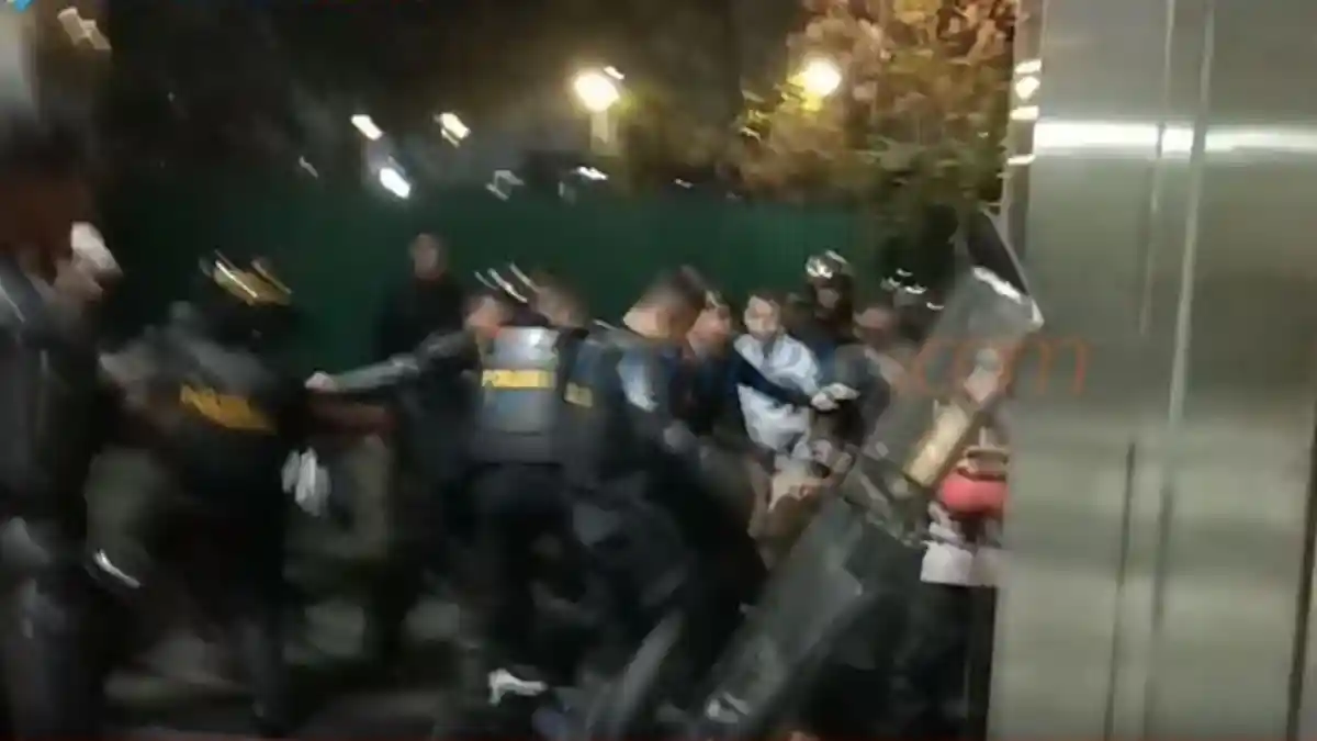 Berteriak Wartawan! Jurnalis Kompas.com Tetap Dibentak & Nyaris Dikeroyok Polisi, Ini Kronologinya
