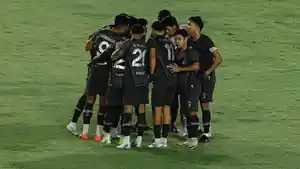 Para-pemain-Persis-Solo-sebelum-laga-melawan-Barito-Putera.jpg
