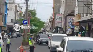 Kepadatan-kendaraan-terjadi-di-sejumlah-ruas-jalan-di-Kota-Solo.jpg