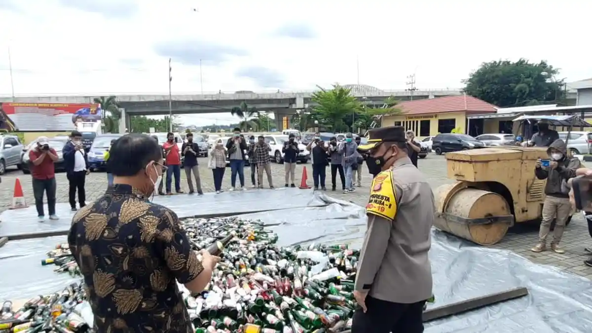 Wakil Walikota Samarinda Apresiasi Pemusnahan Barang Bukti 1.051 Botol Miras