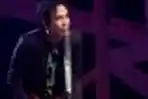Aksi Piyu dengan Potongan Rambut Barunya