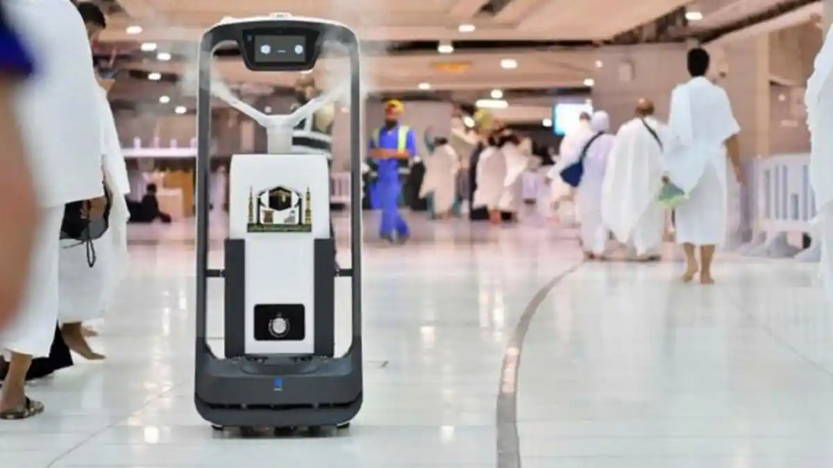 11 Robot Pintar Dikerahkan di Masjidil Haram, Sterilkan Tempat Suci dari Ancaman Virus Corona