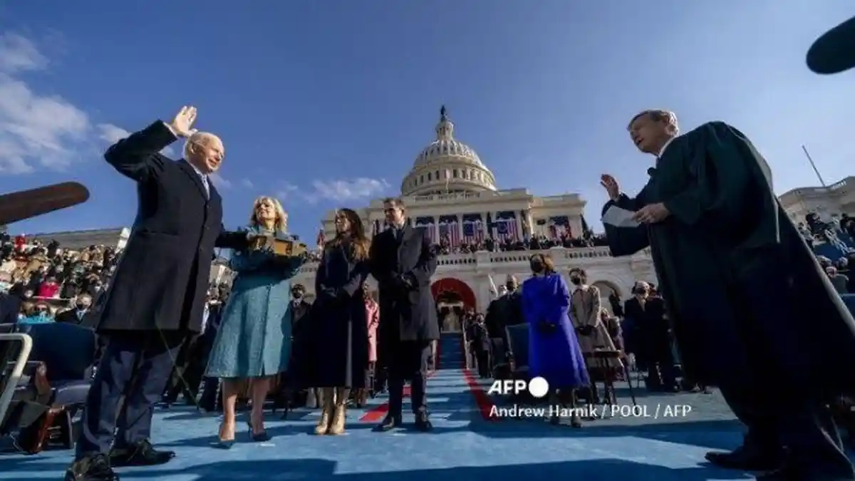 Donald Trump Tinggalkan  Secarik Surat,  Presiden Joe Biden Lucuti Kebijakan Kontroversial