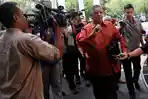 BREAKING NEWS: KPK Geledah Rumah Direktur Utama PLN