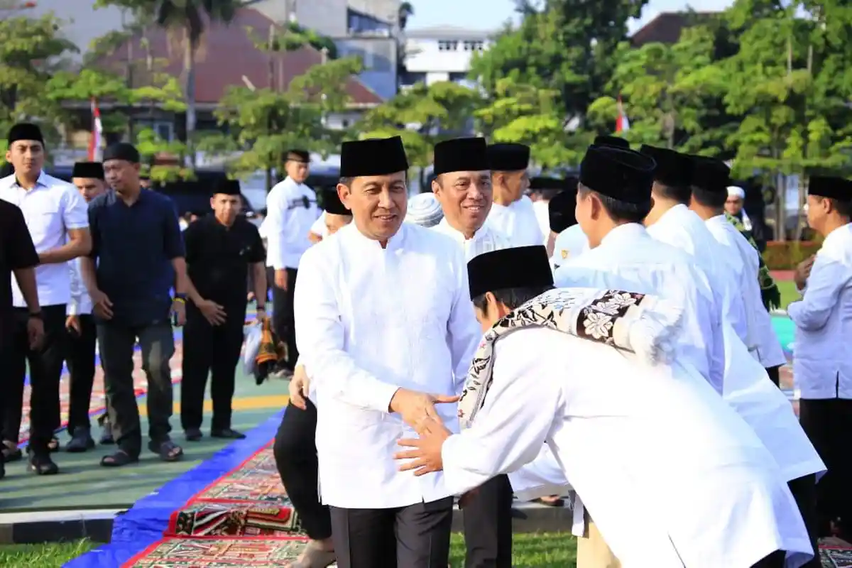 Salat Idul Adha di Polda Sulut, Khatib Basri Saenong Beri Pesan Penting: Berkurbanlah dengan Senyum