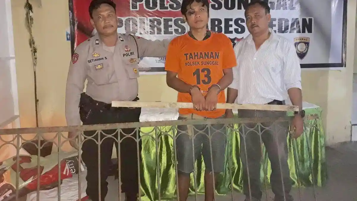 Pencuri Ini Tertangkap Tangan Saat Gotong Pagar Besi Milik Warga