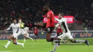 Rafael-Leao-vs-Davide-Zappacosta-di-Liga-Italia-Serie-A-antara-AC-Milan-vs-Atalanta-di-San-Siro.jpg