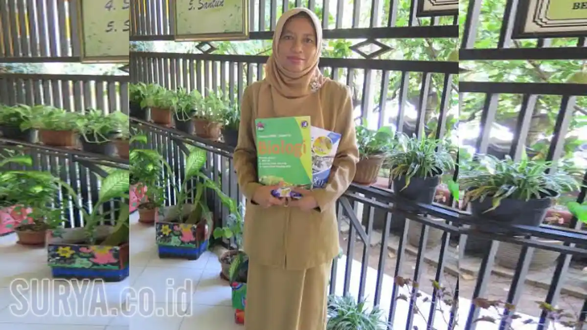 Guru SMAN 14 Surabaya Ajar Biologi Lewat Lagu dan Drama