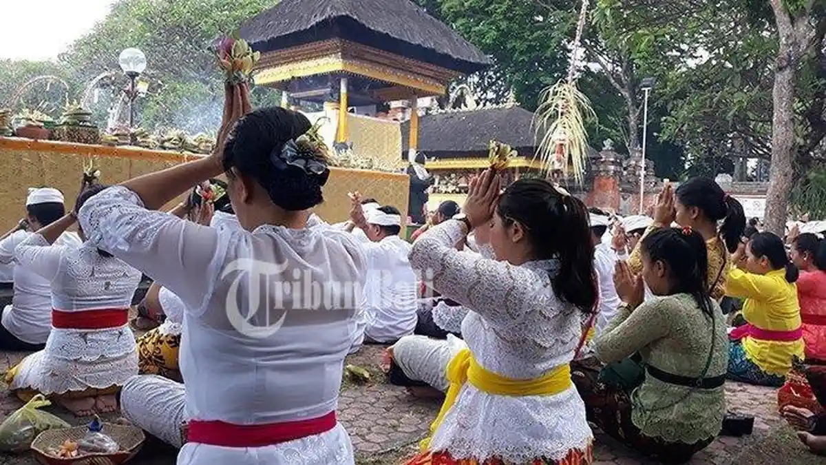 Mantra Sebelum Mulai Kerja Dalam Hindu dan Artinya, Simak Juga Kumpulan Doa Sehari-hari Lainnya